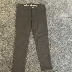 Girls size 5. Grey skinny stretch jeggings. Excellent condition
